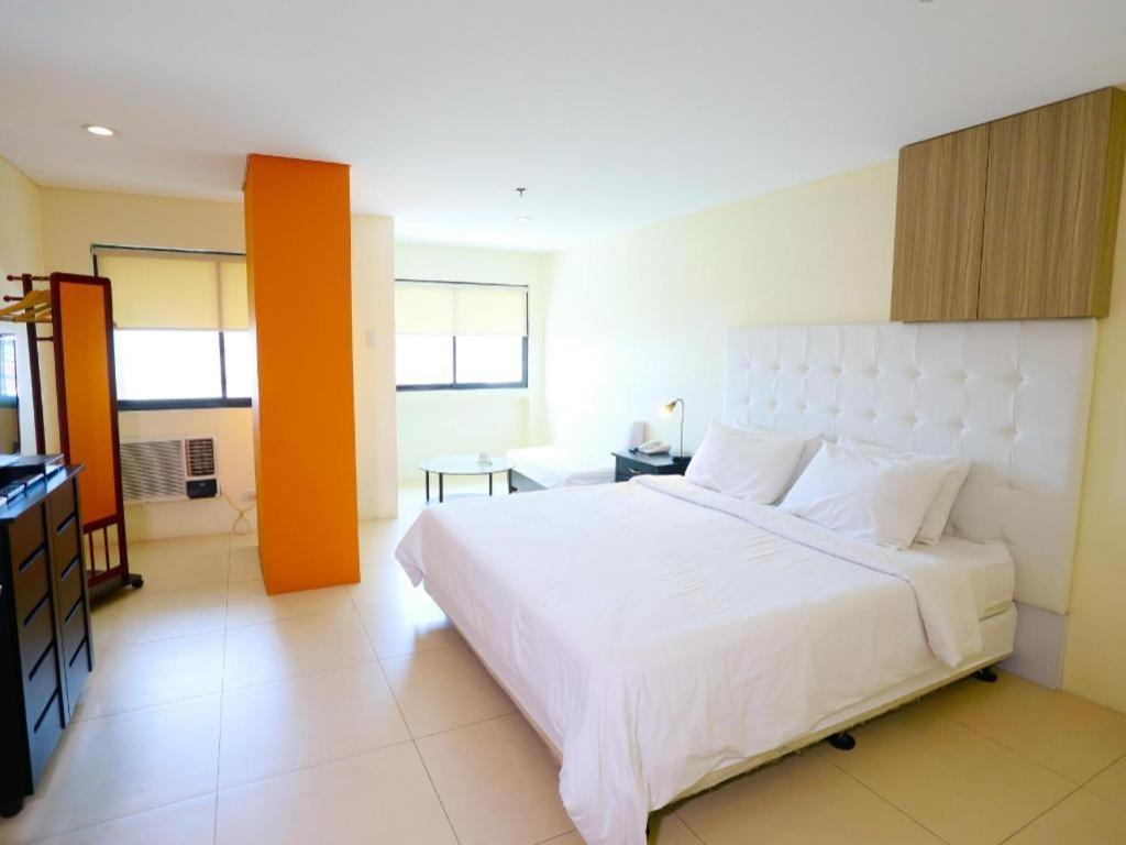 The Victor Hotel Makati City Kültér fotó