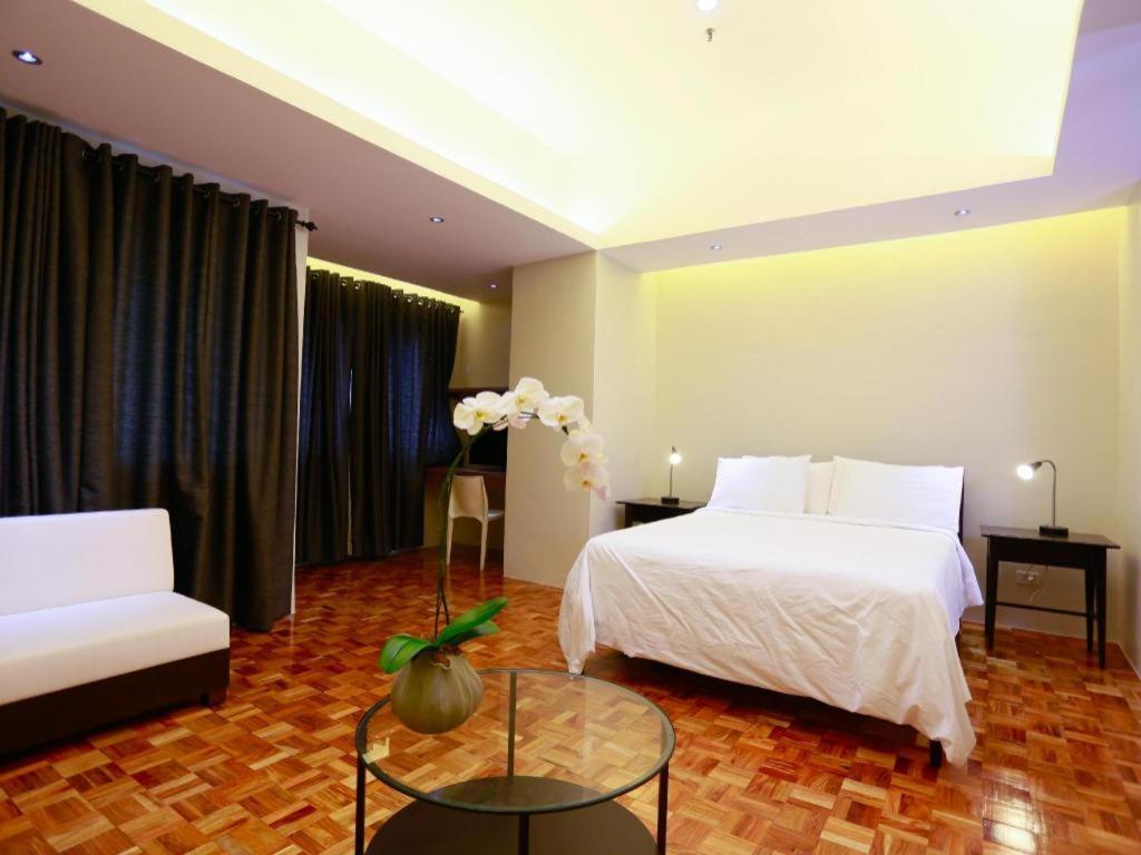 The Victor Hotel Makati City Kültér fotó